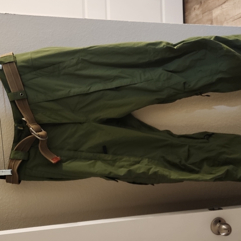 Burton snow pants size large green
